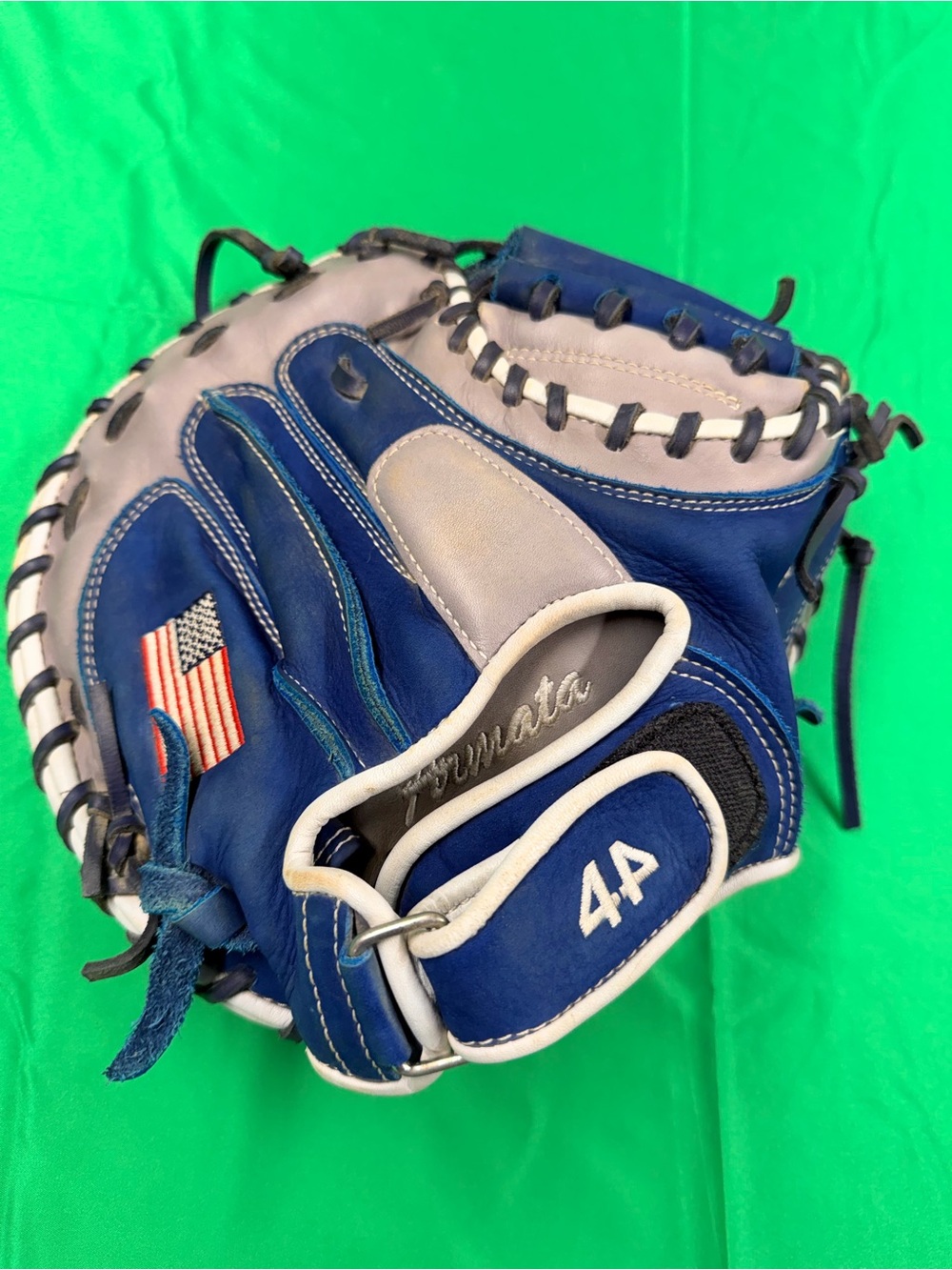 44 Pro Signature series 33 inch catchers glove - great clean condition